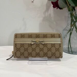 GUCCI GG Canvas Zippy Wallet